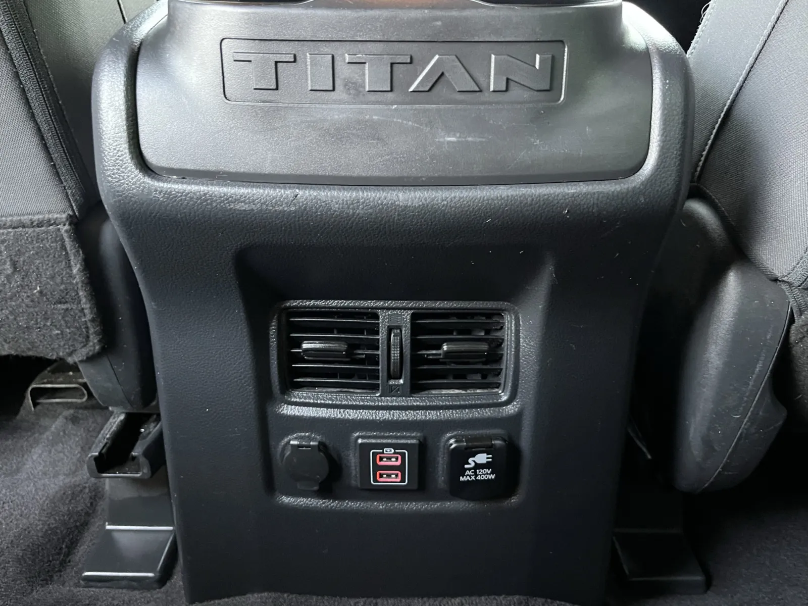 Nissan Titan photo 24