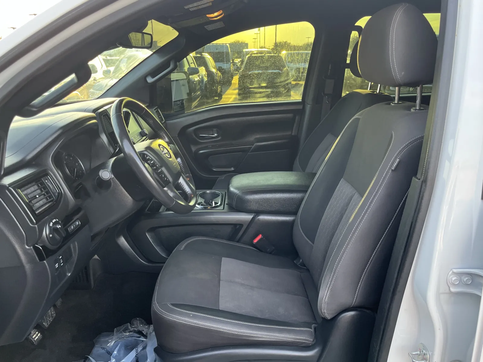 Nissan Titan photo 25