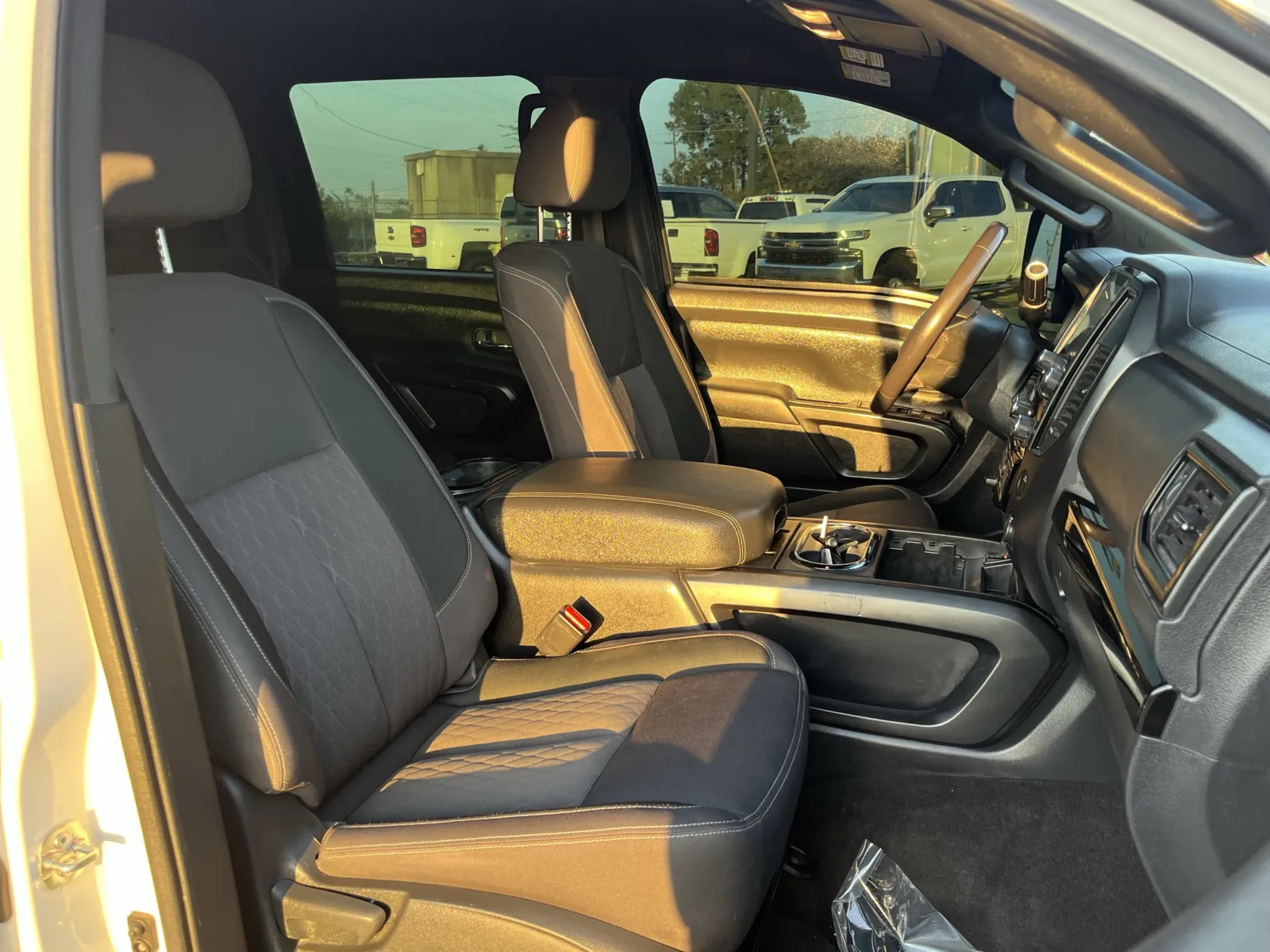 Nissan Titan photo 26