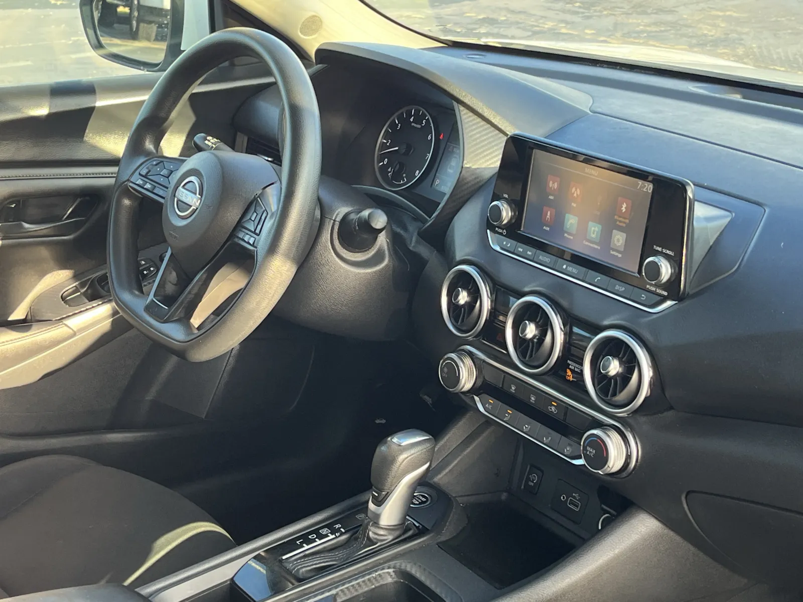 Nissan Sentra photo 13