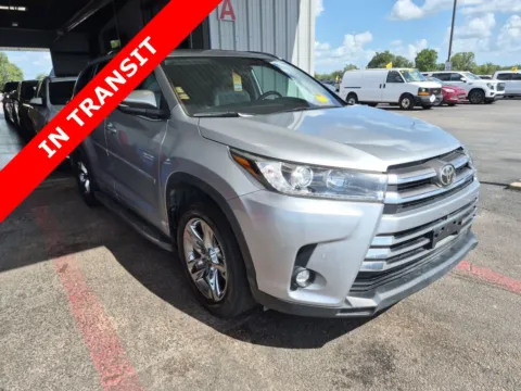 Another view of 2019 Toyota Highlander Limited Platinum for sale in Alvin, TX at Auto Boutique Texas