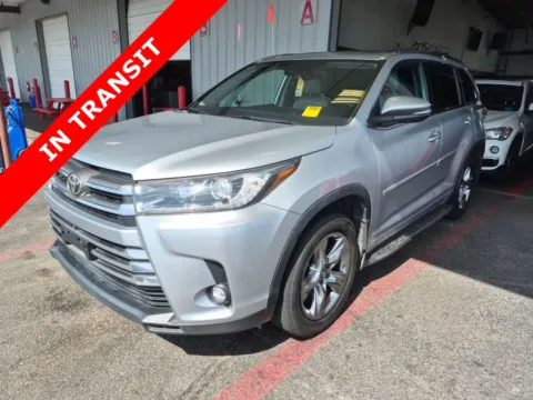 Silver 2019 Toyota Highlander Limited Platinum for sale in Alvin, TX