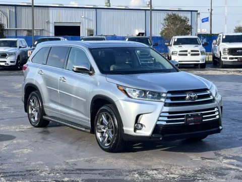 Another view of 2019 Toyota Highlander Limited Platinum for sale in Alvin, TX at Auto Boutique Texas