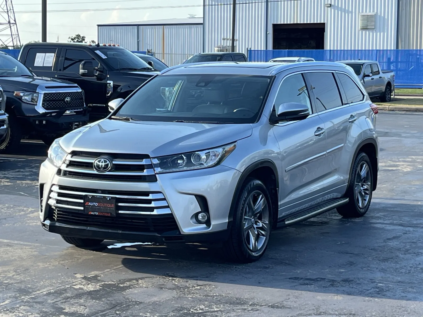 Toyota Highlander photo 2