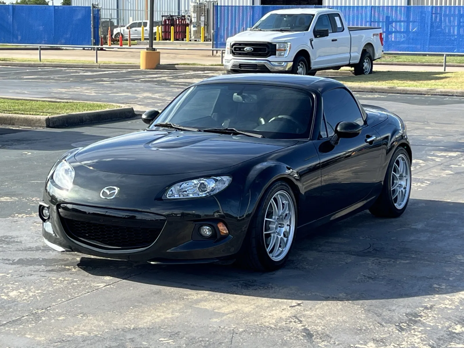 Mazda MX-5 photo 2