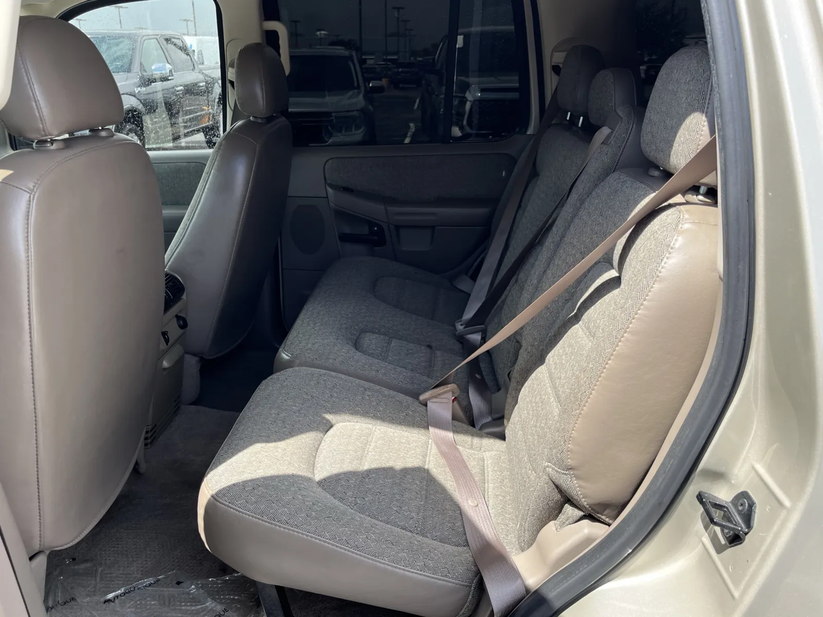Ford Explorer photo 23