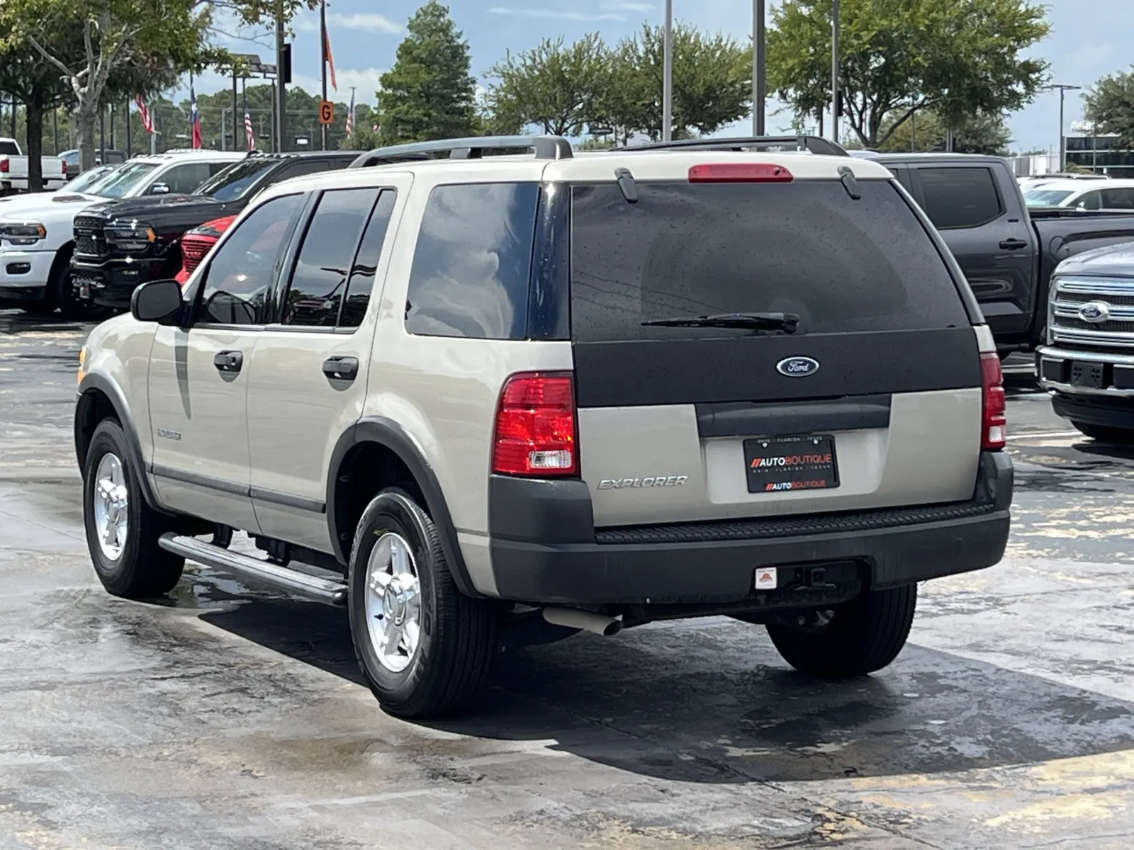 Ford Explorer photo 7