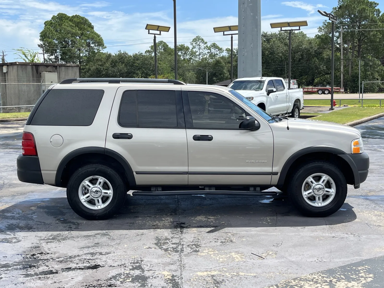 Ford Explorer photo 9