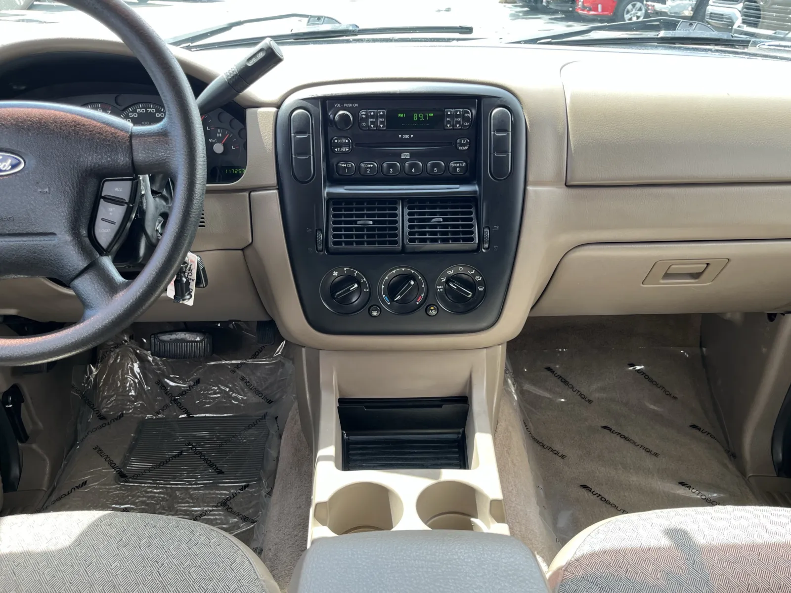 Ford Explorer photo 19