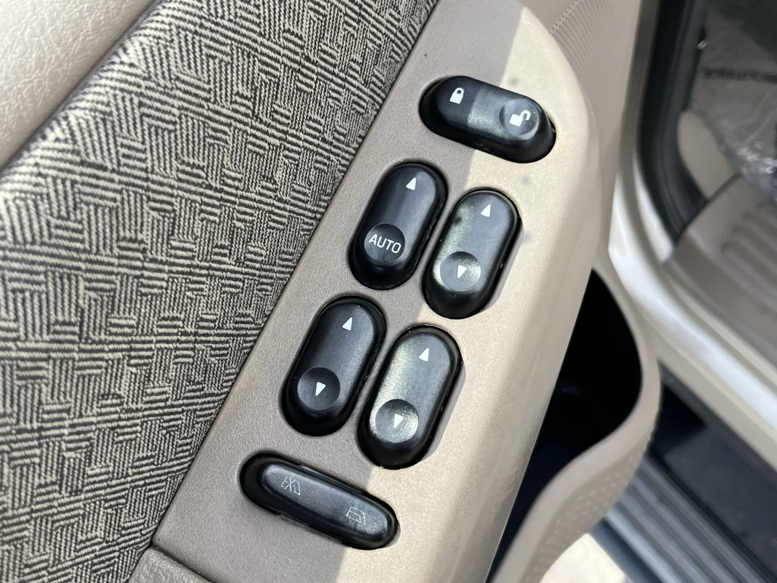 Ford Explorer photo 20
