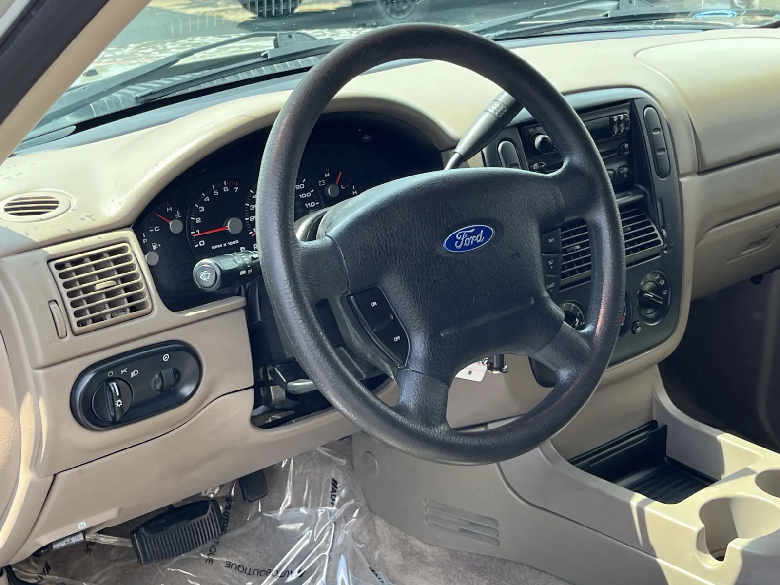 Ford Explorer photo 10