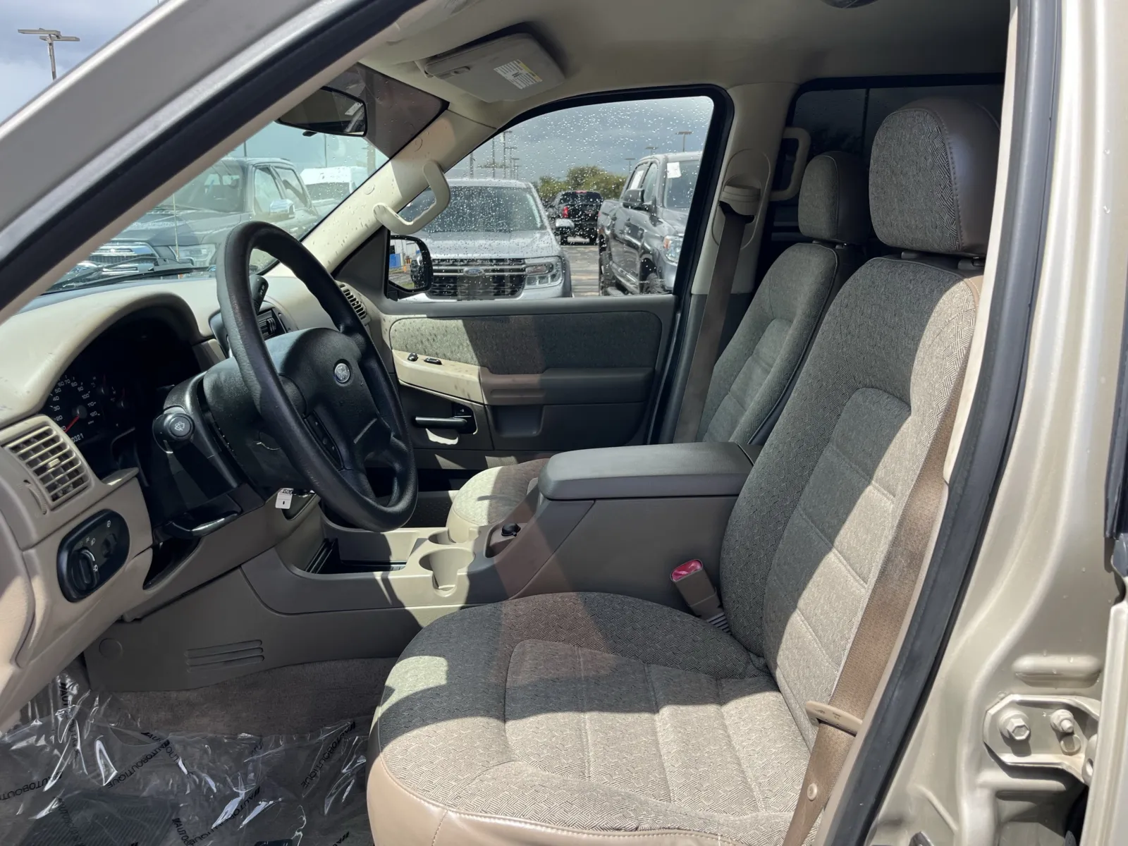 Ford Explorer photo 21