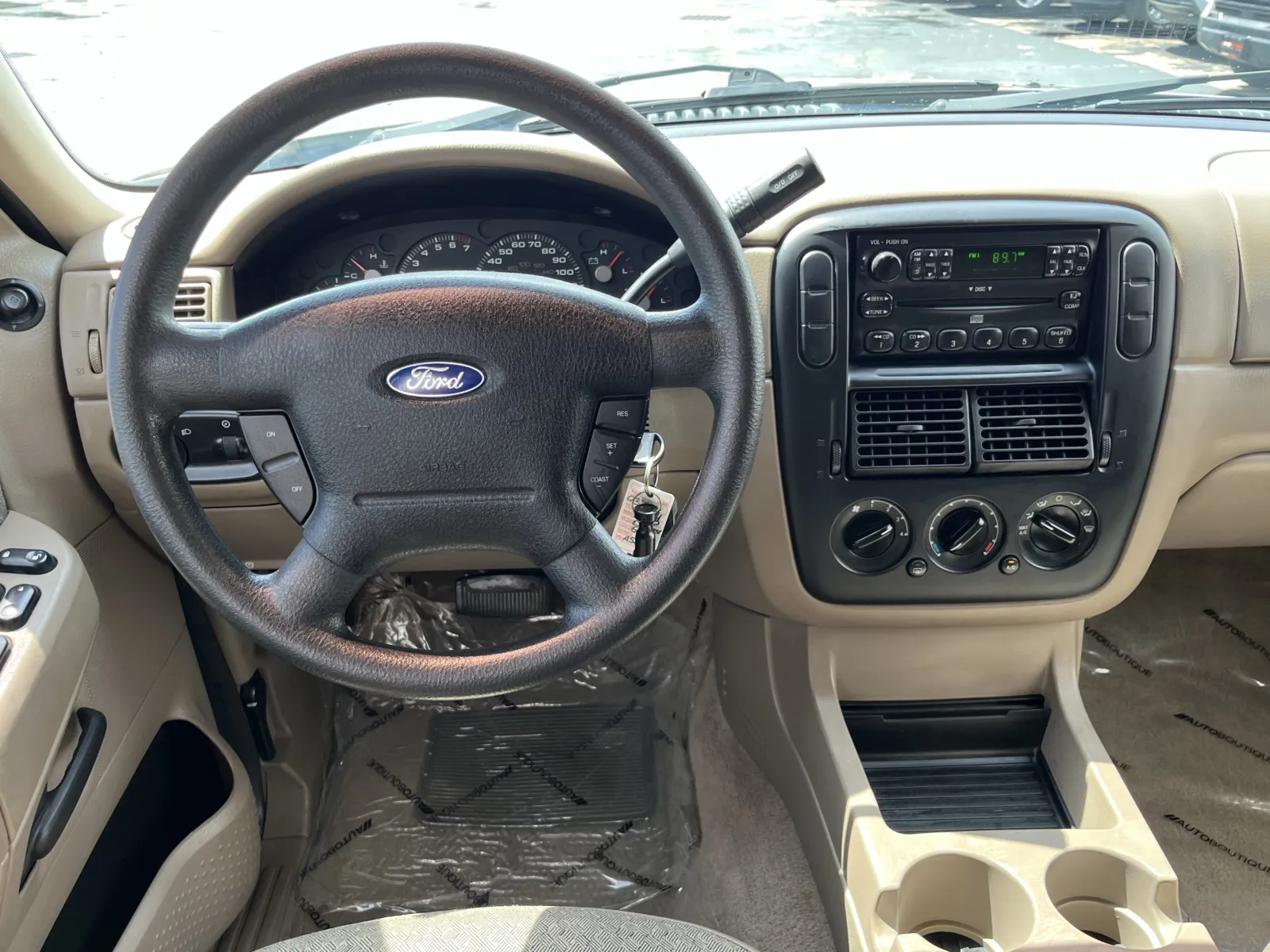 Ford Explorer photo 12