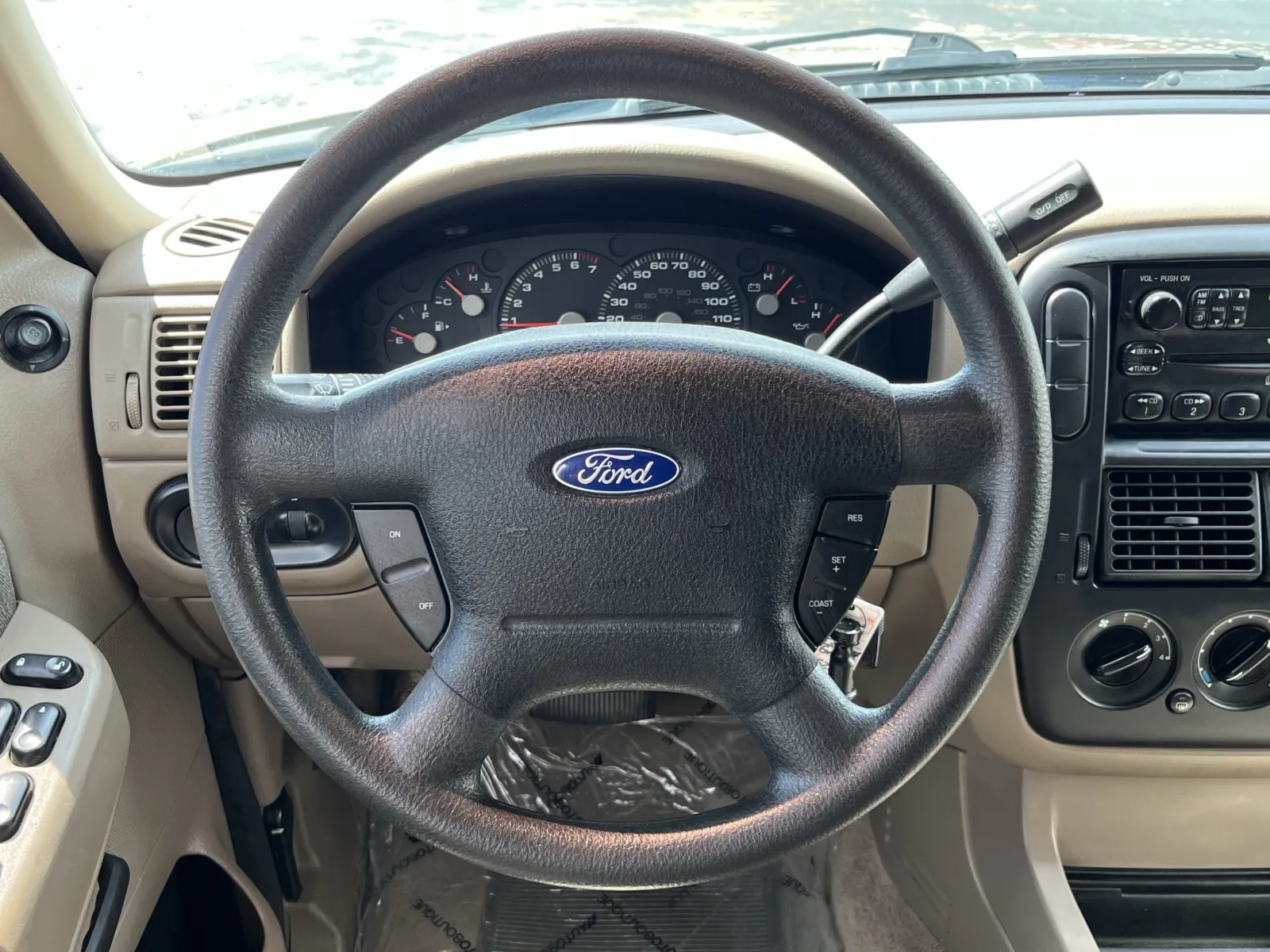 Ford Explorer photo 13