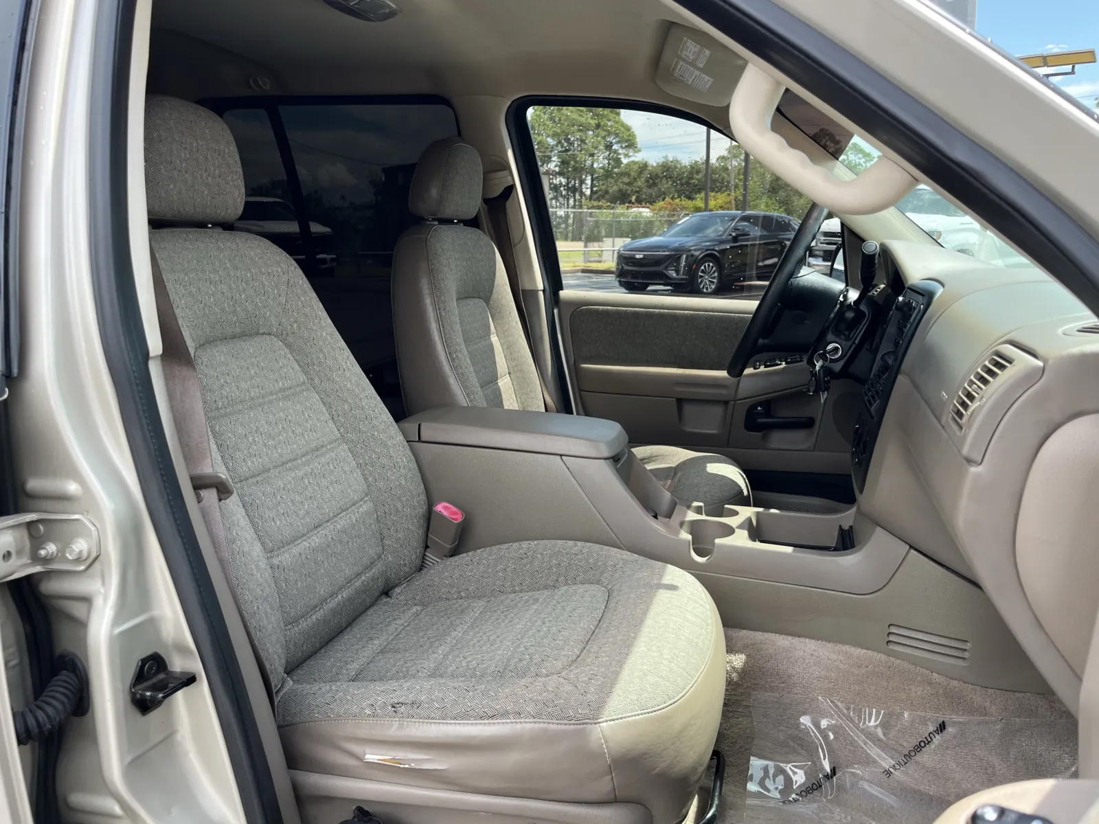 Ford Explorer photo 22