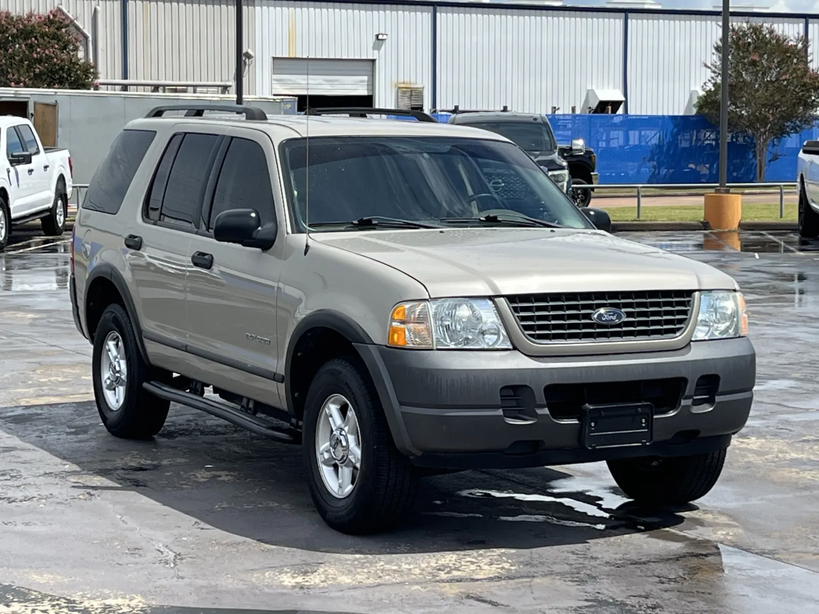 Ford Explorer photo 3