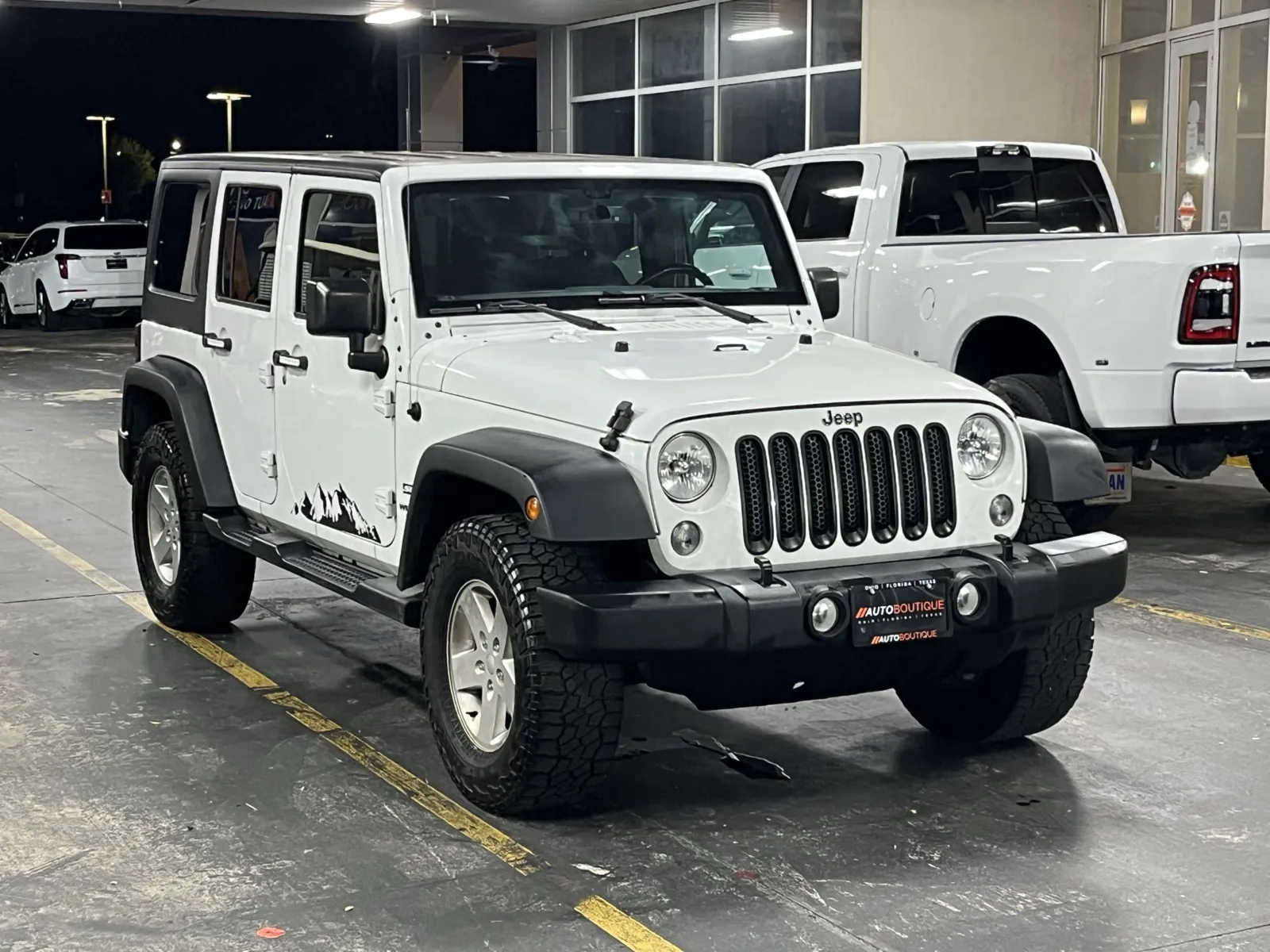 Jeep Wrangler photo 2