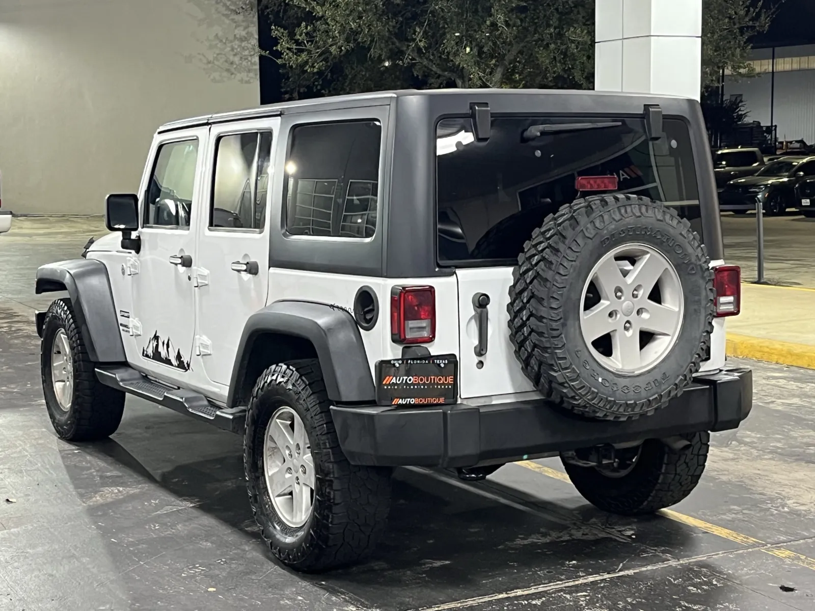 Jeep Wrangler photo 9