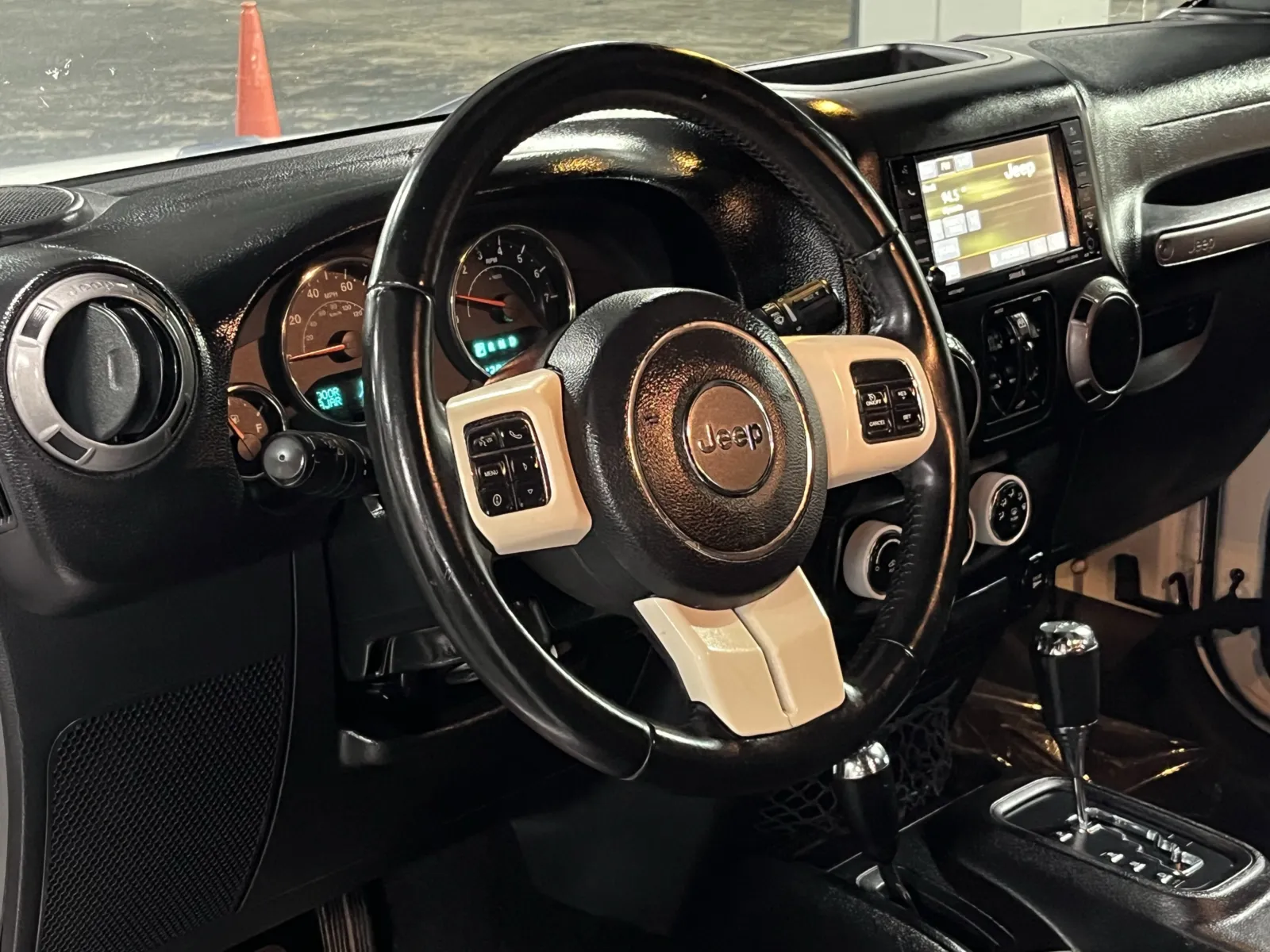 Jeep Wrangler photo 11