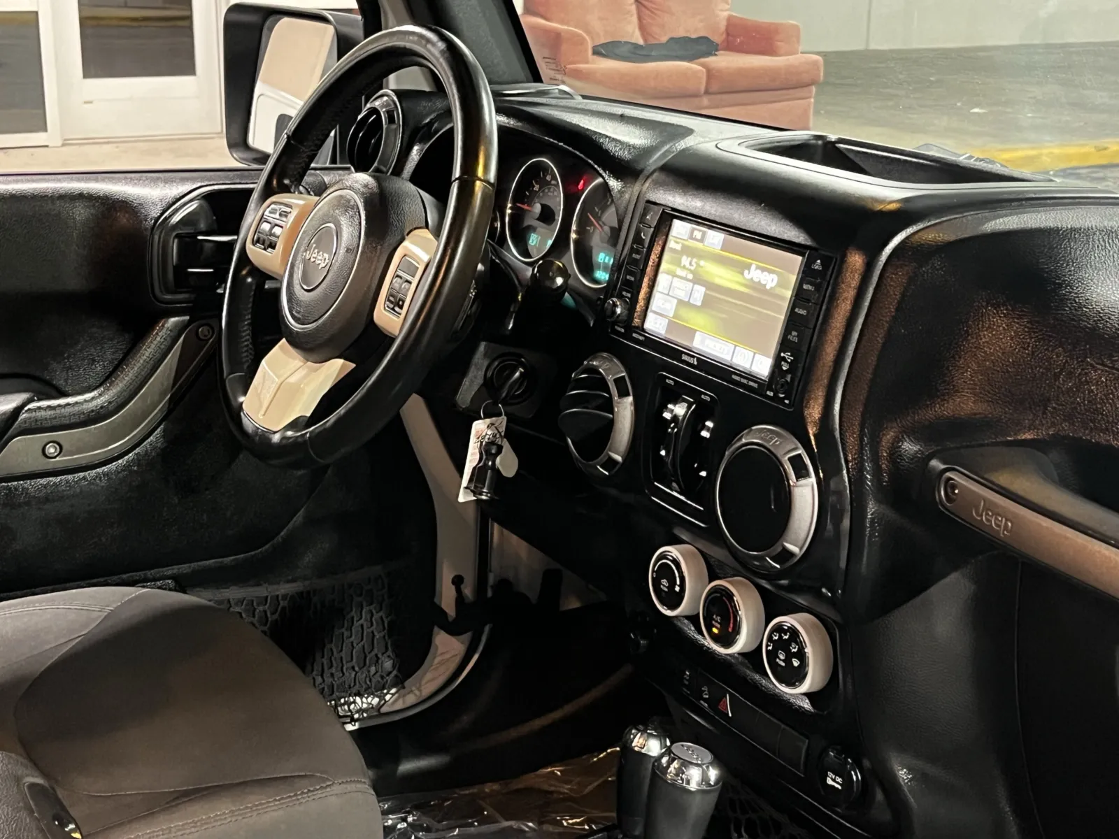 Jeep Wrangler photo 12