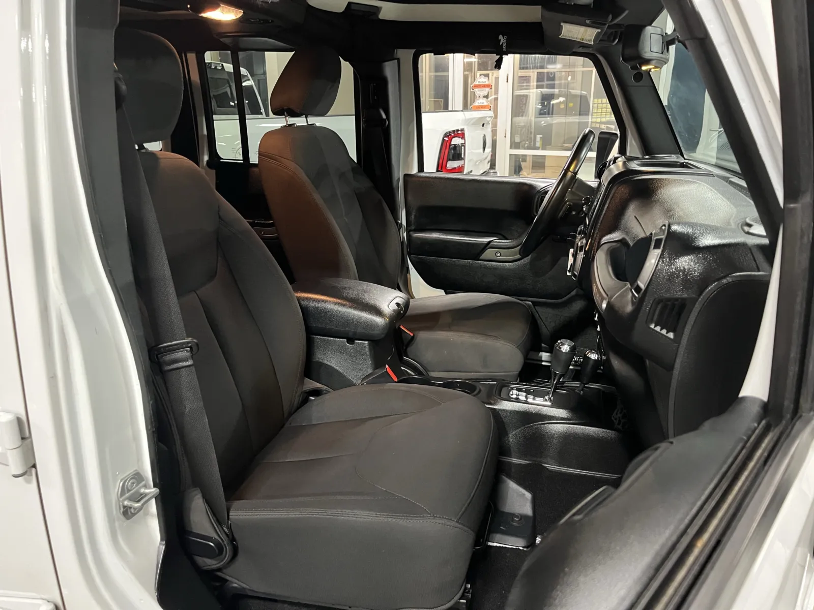Jeep Wrangler photo 22