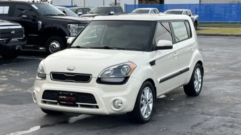 Beige 2013 Kia Soul ! for sale in Alvin, TX