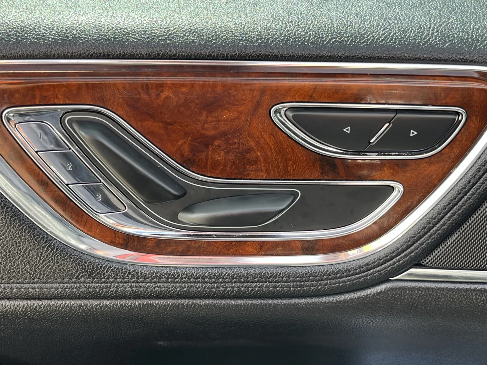 Lincoln Continental photo 23
