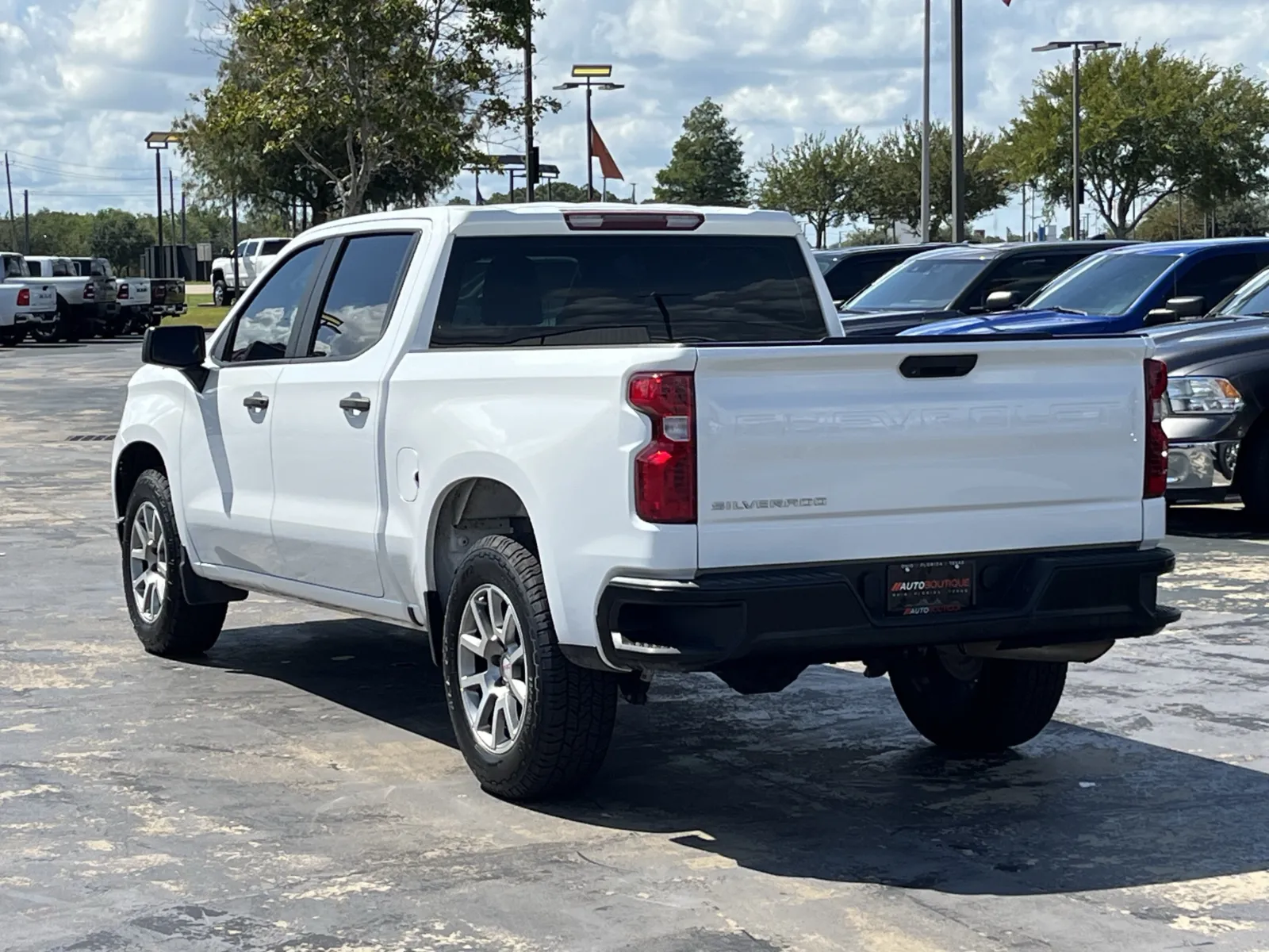 Chevrolet Silverado photo 9