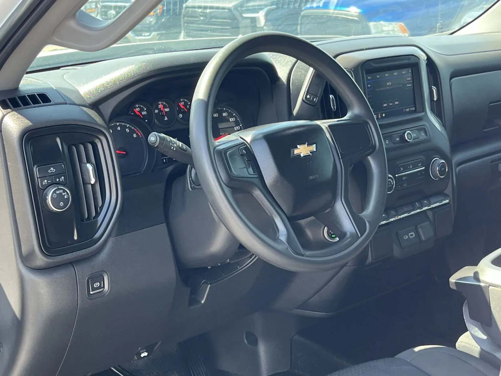 Chevrolet Silverado photo 12