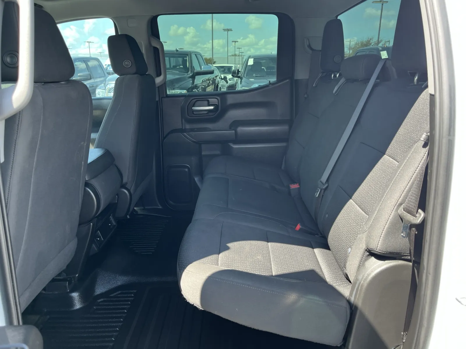 Chevrolet Silverado photo 24