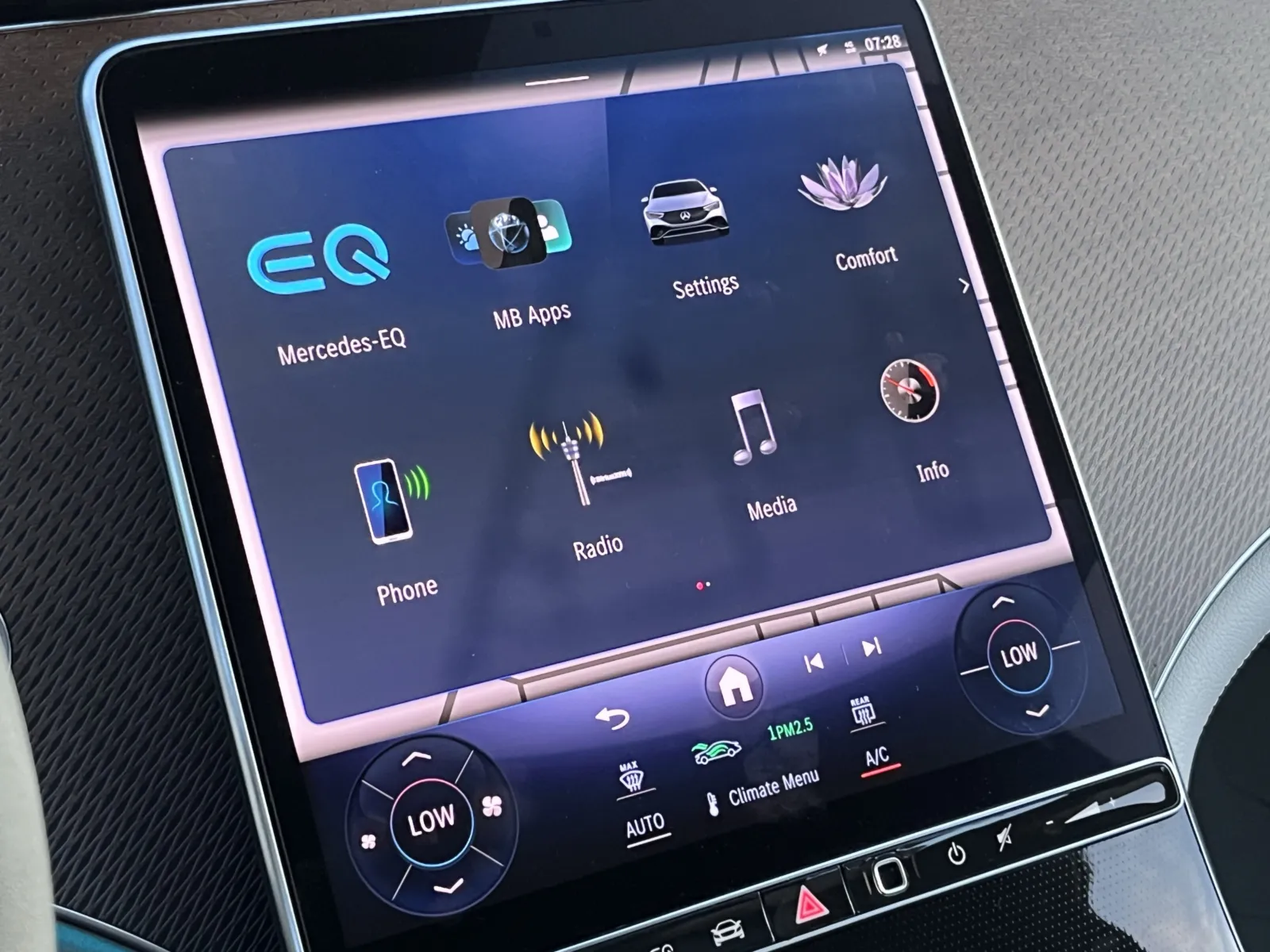 Mercedes-Benz EQE photo 6