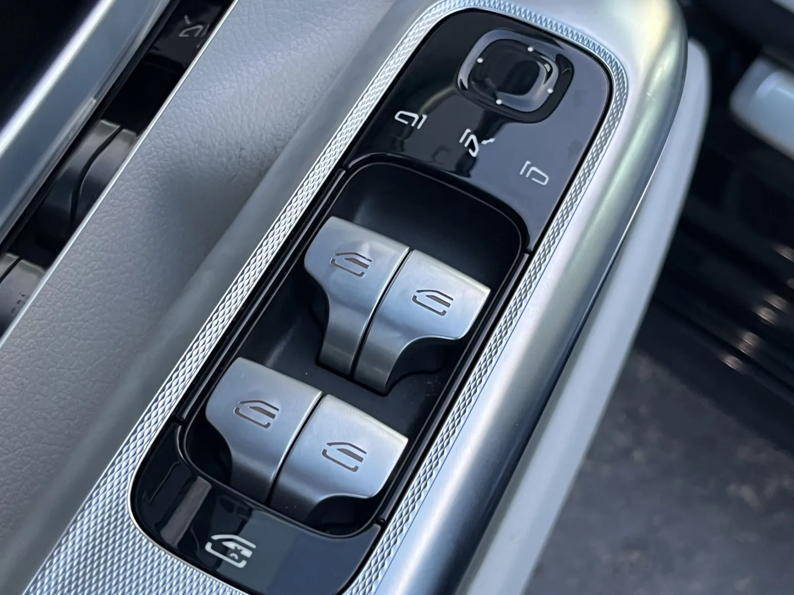 Mercedes-Benz EQE photo 23