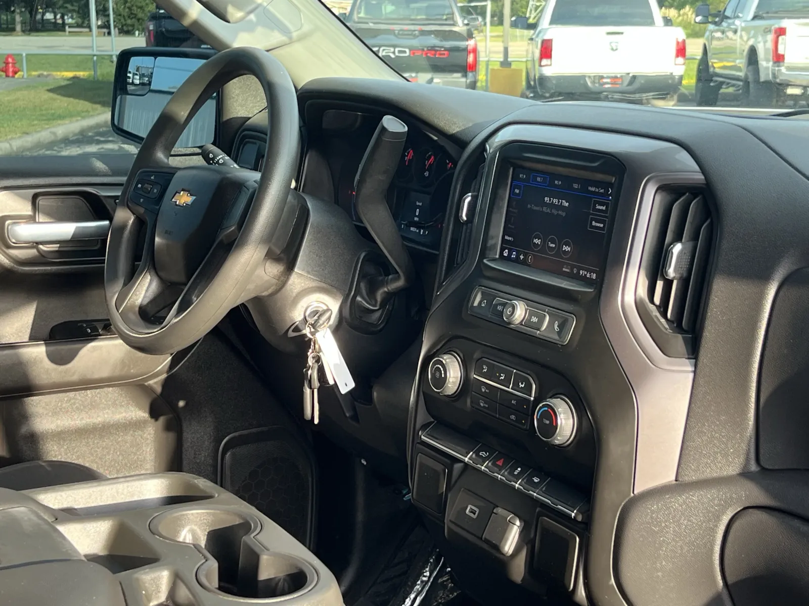 Chevrolet Silverado photo 13