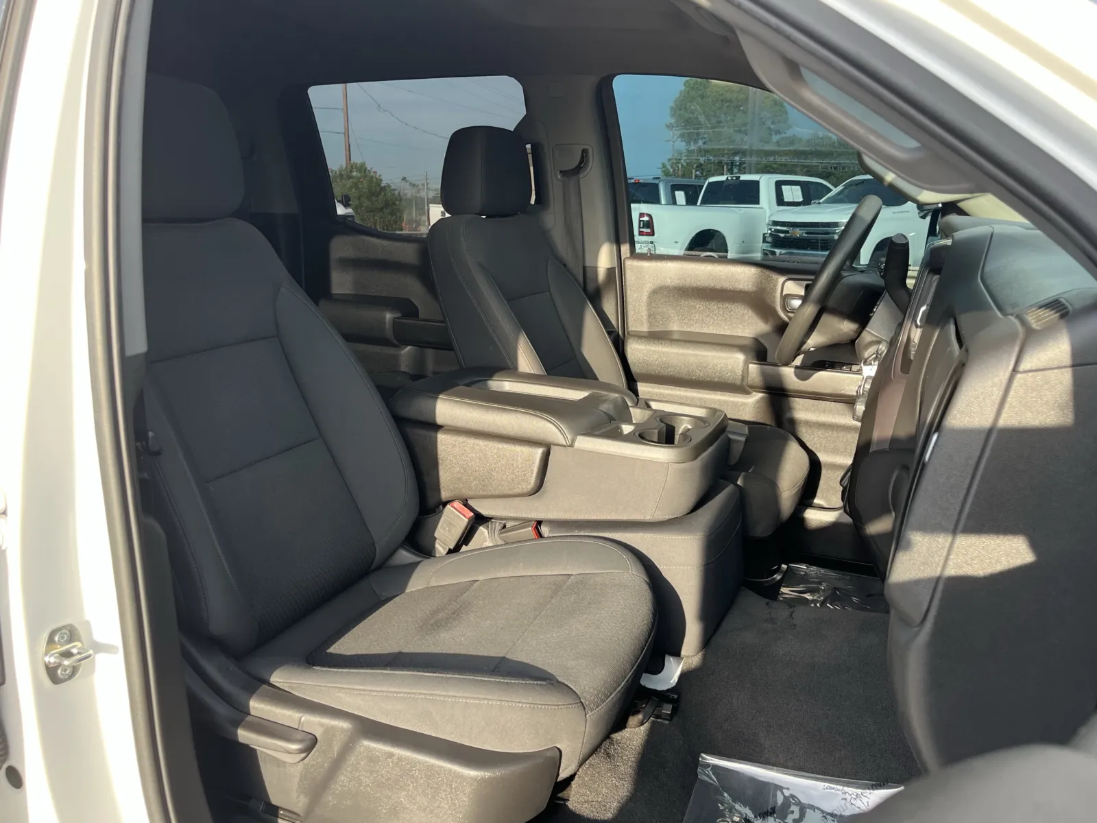 Chevrolet Silverado photo 23