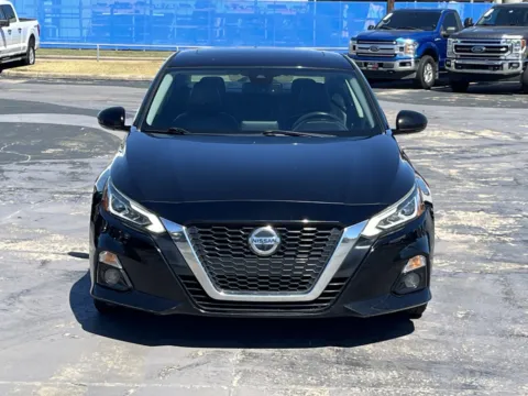 More photos of 2019 Nissan Altima 2.5 SL at Auto Boutique Texas, TX