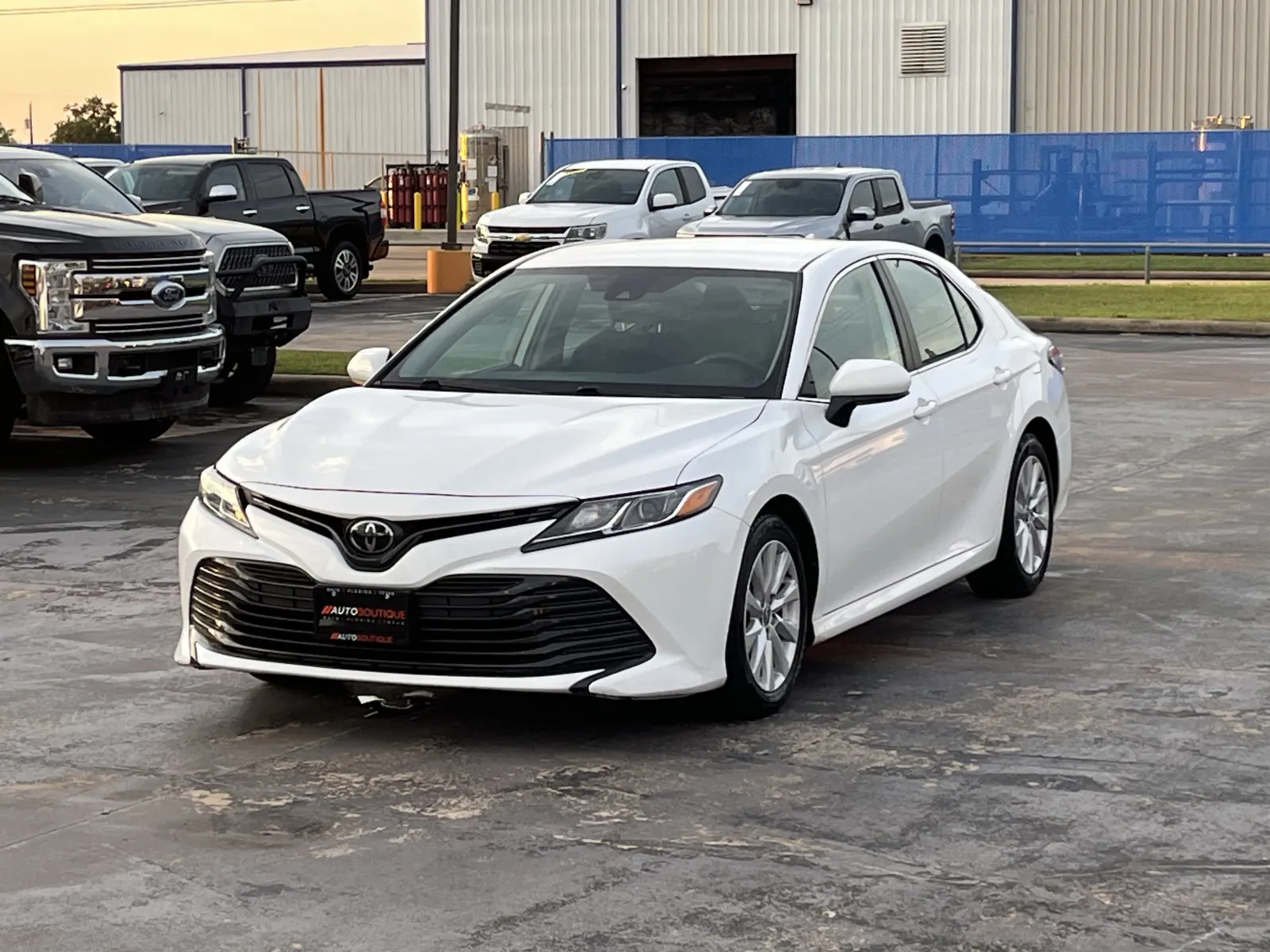 Toyota Camry photo 2