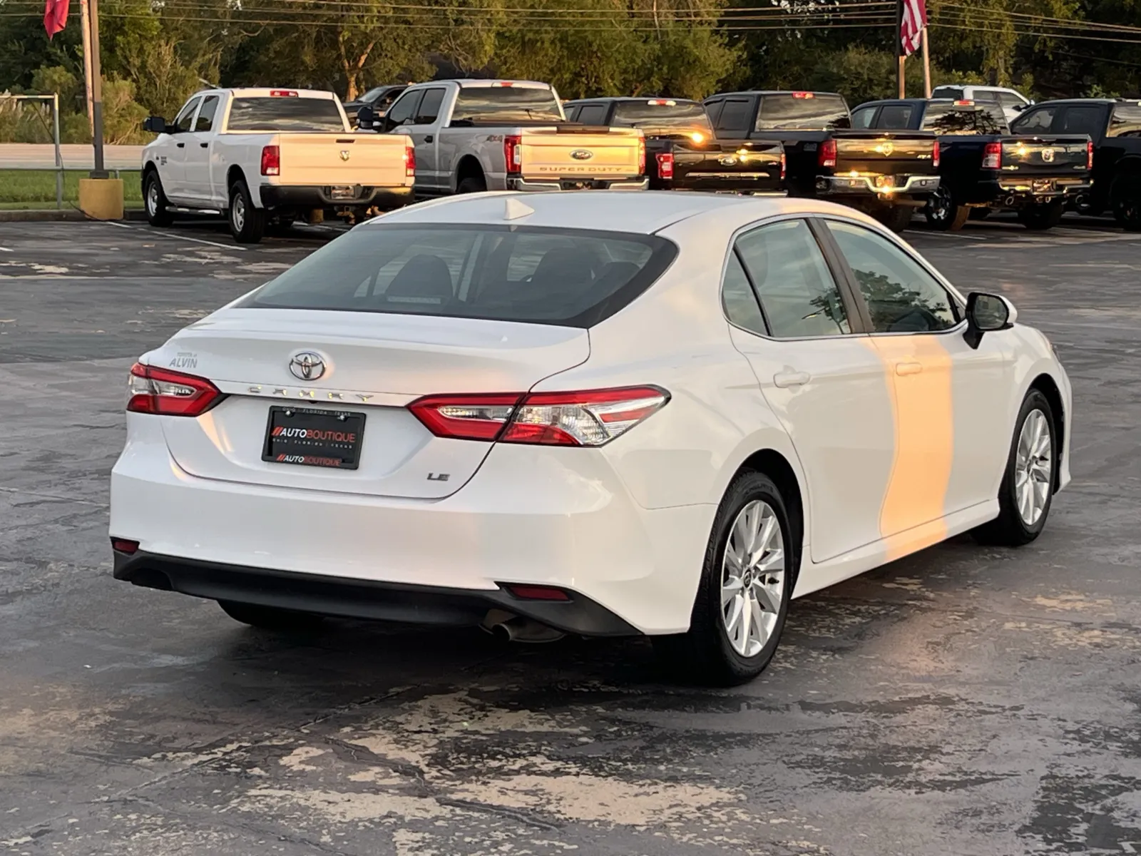 Toyota Camry photo 9