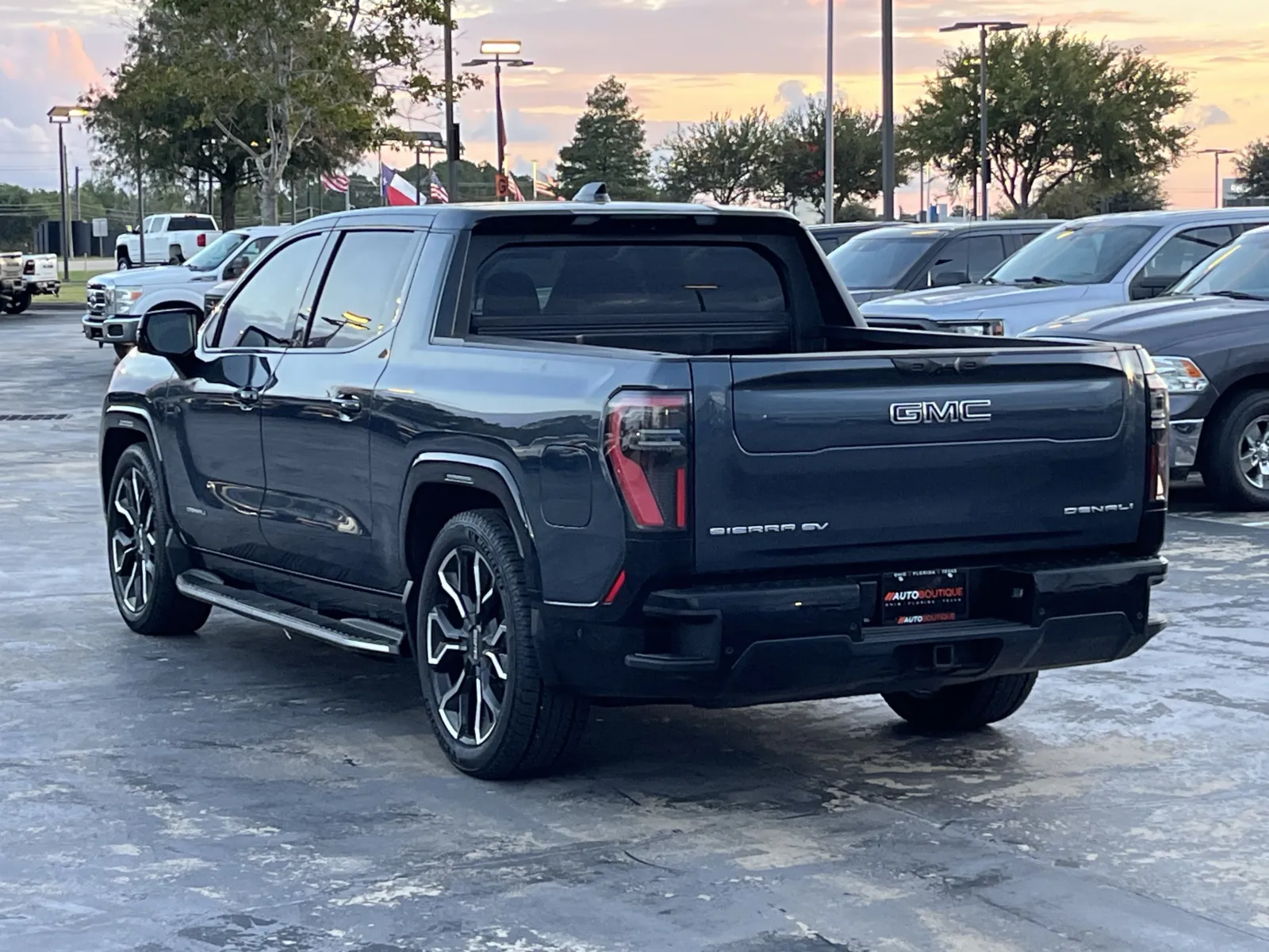 GMC Sierra photo 11