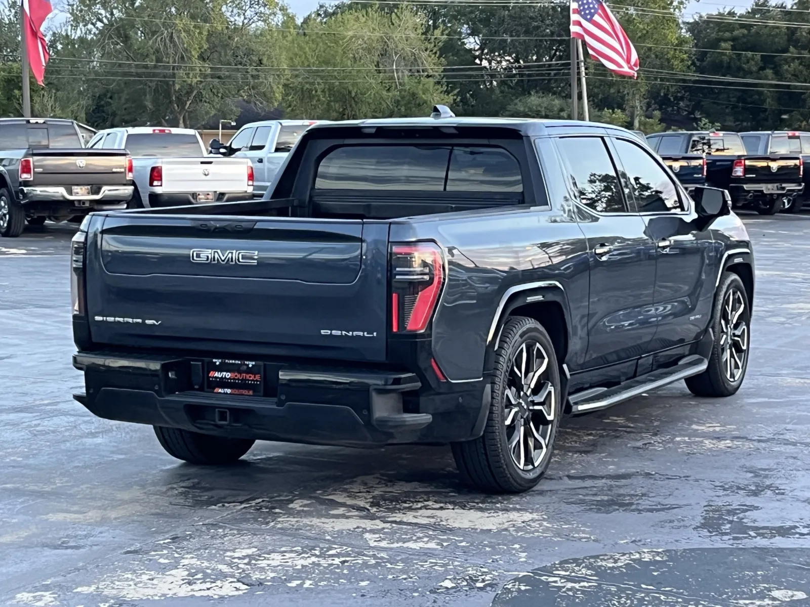 GMC Sierra photo 10
