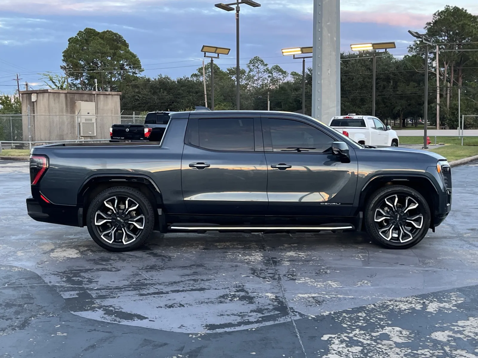 GMC Sierra photo 12
