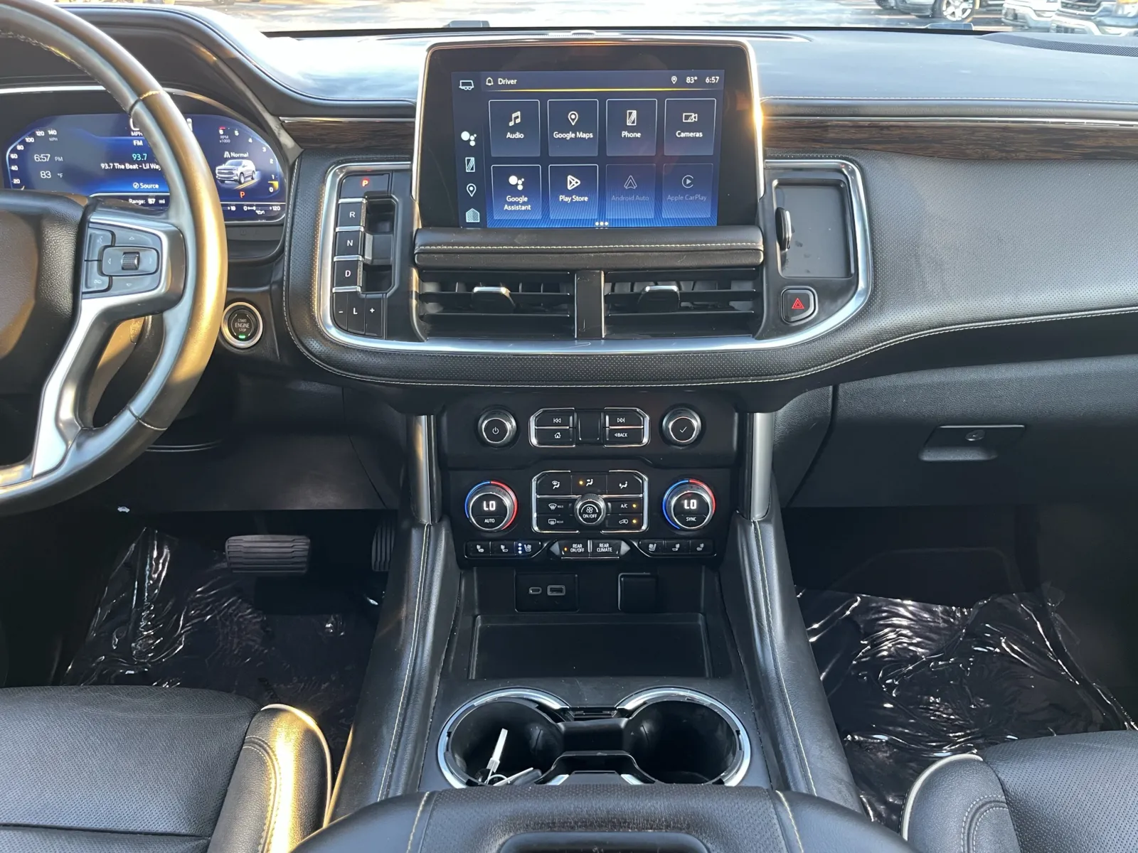 Chevrolet Suburban photo 24