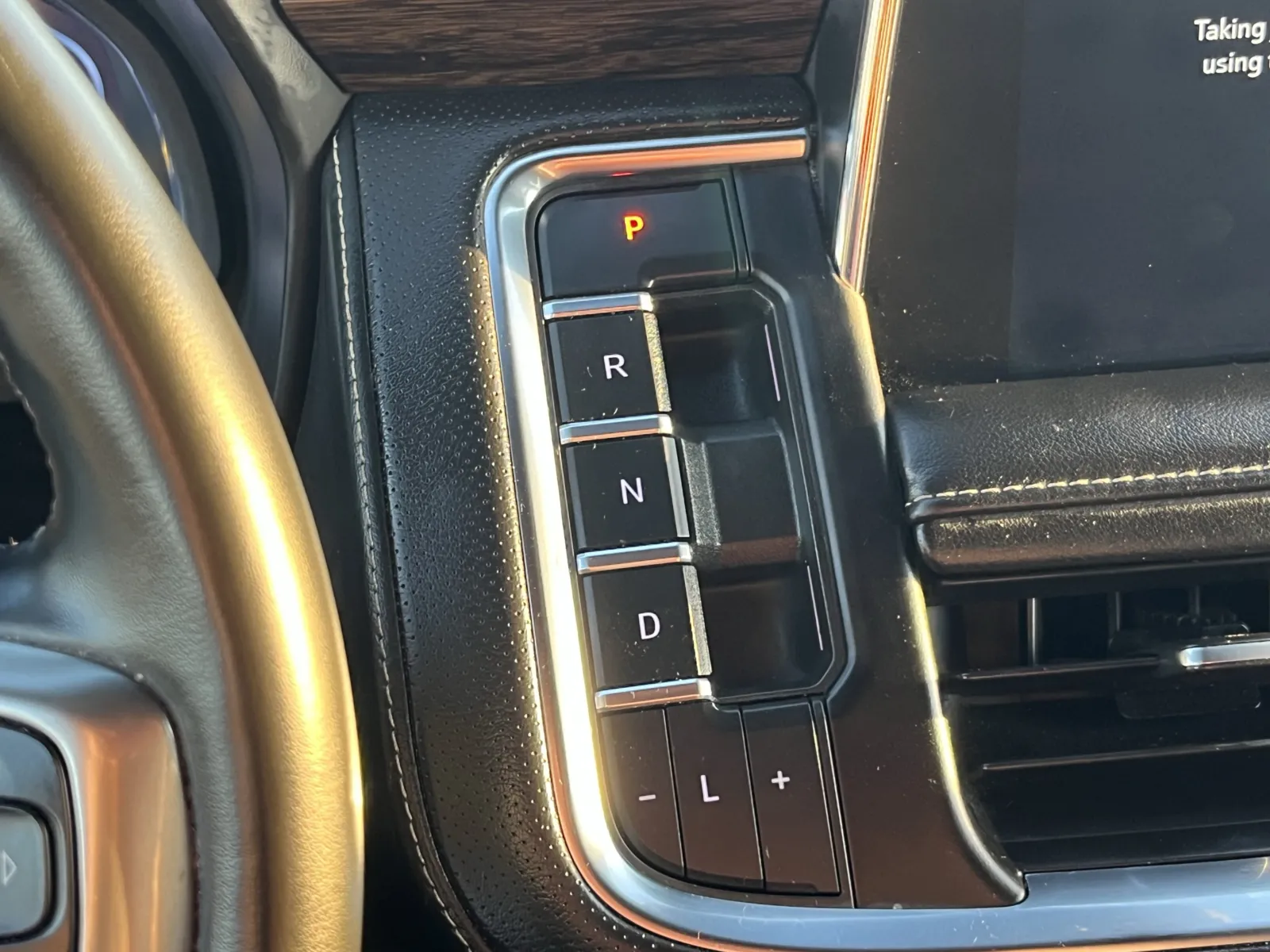 Chevrolet Suburban photo 22