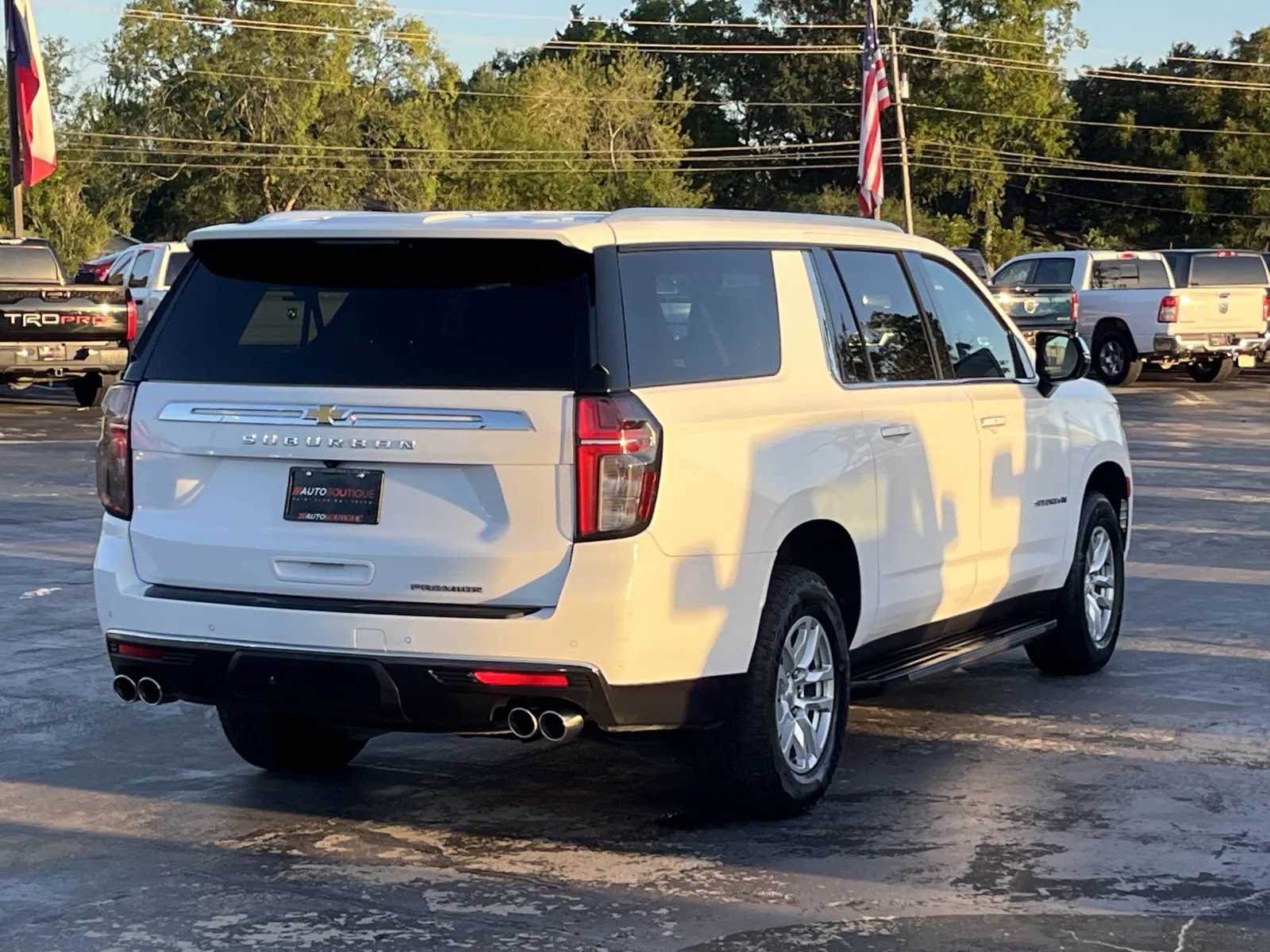Chevrolet Suburban photo 8