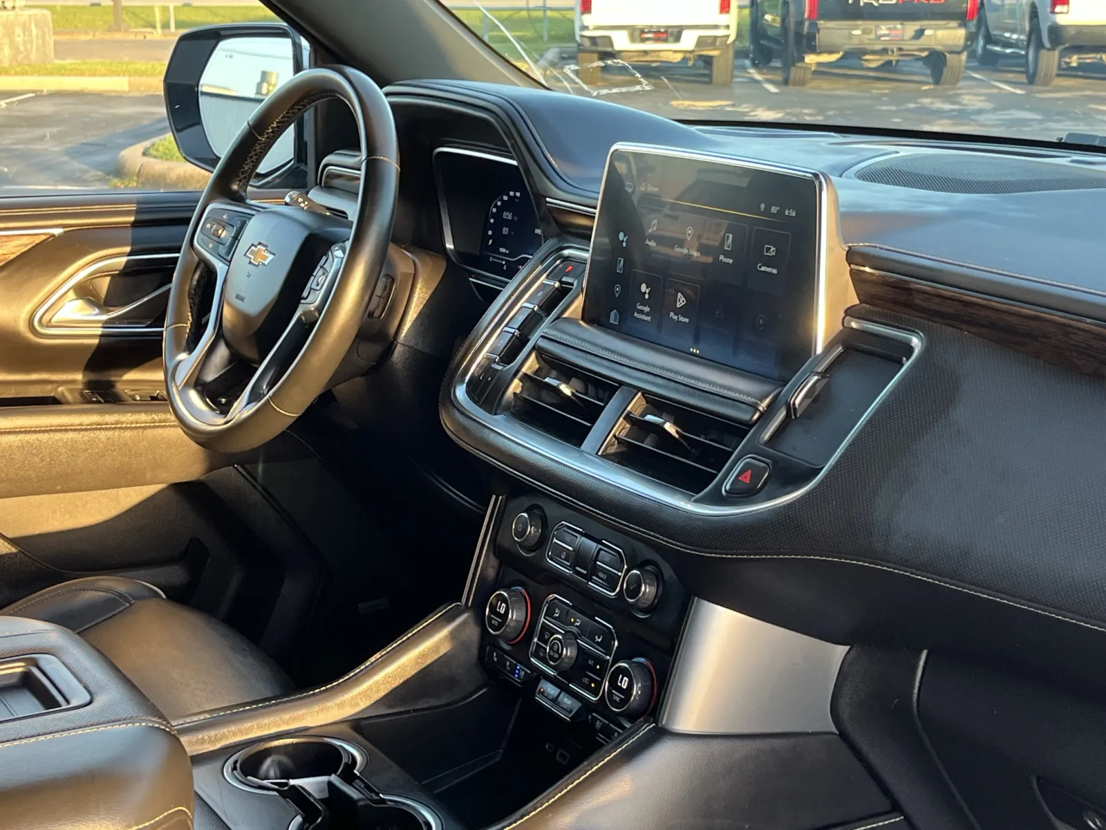Chevrolet Suburban photo 16