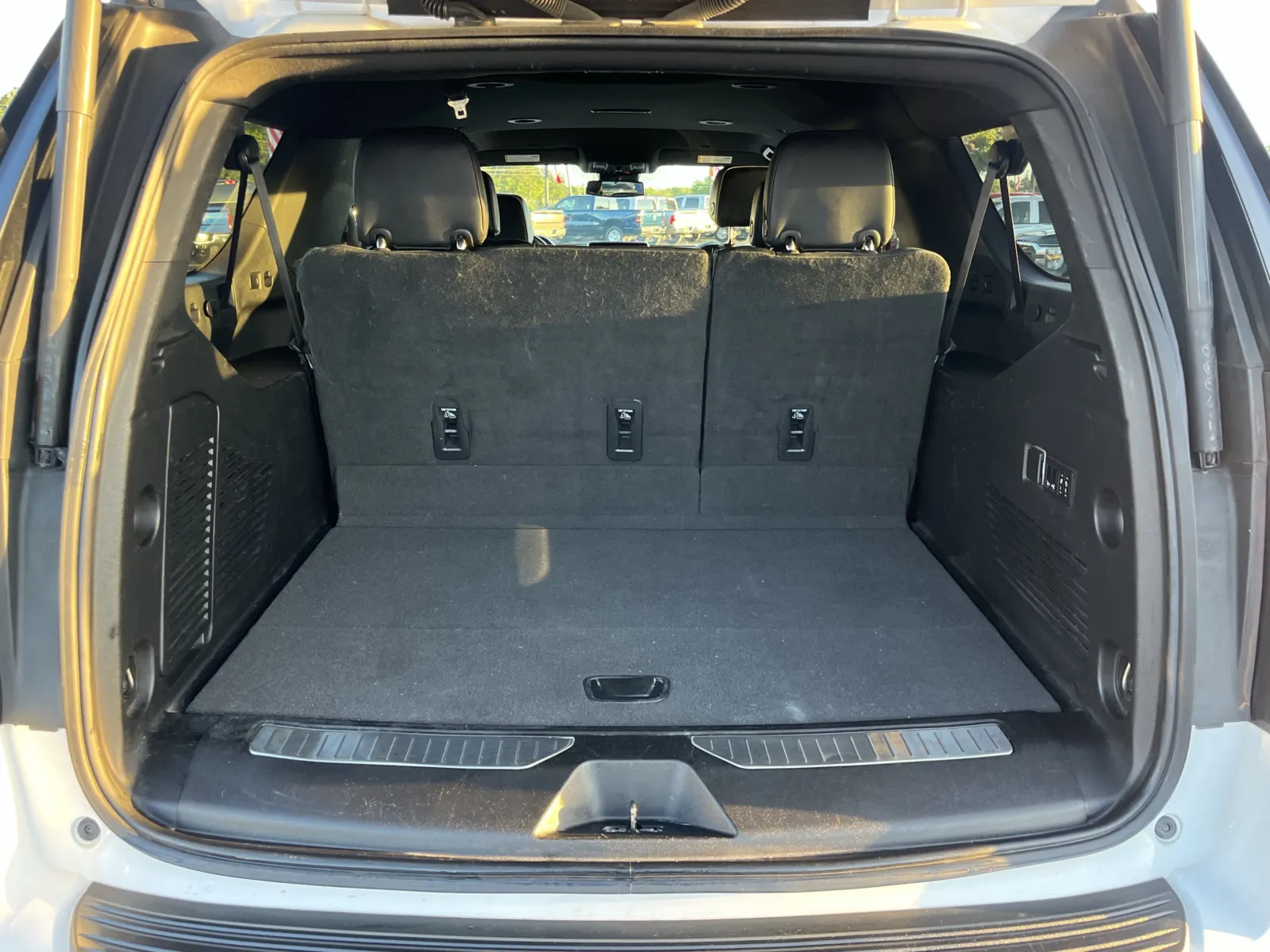 Chevrolet Suburban photo 12