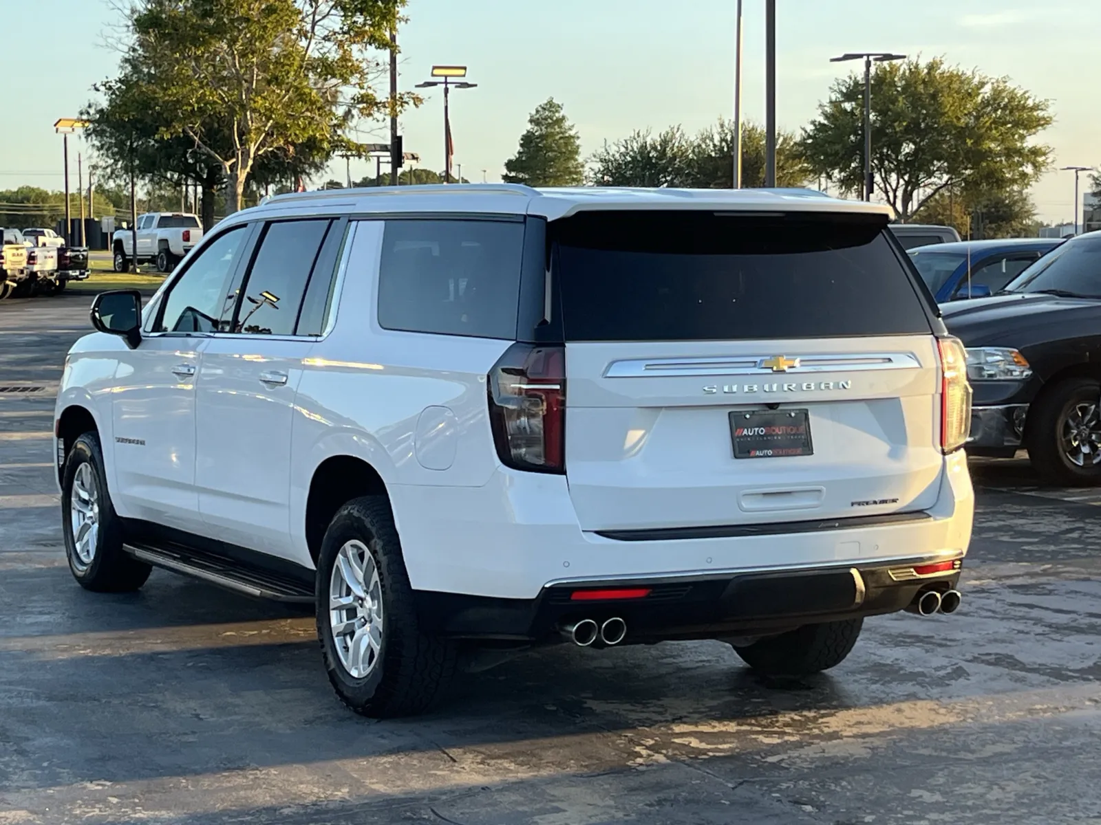 Chevrolet Suburban photo 9