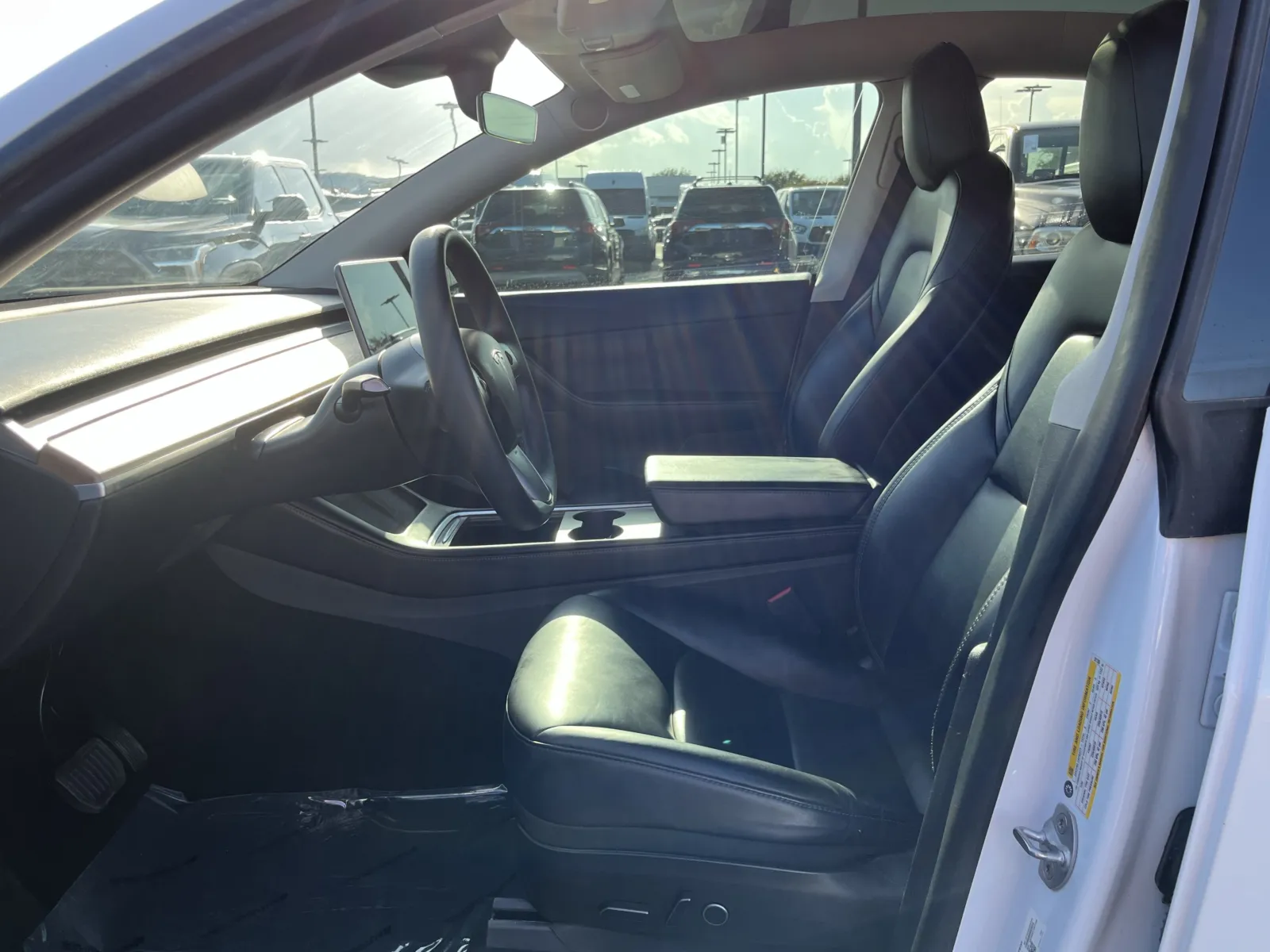 Tesla Model Y photo 25