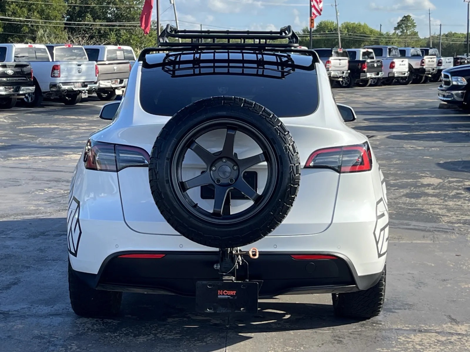 Tesla Model Y photo 8