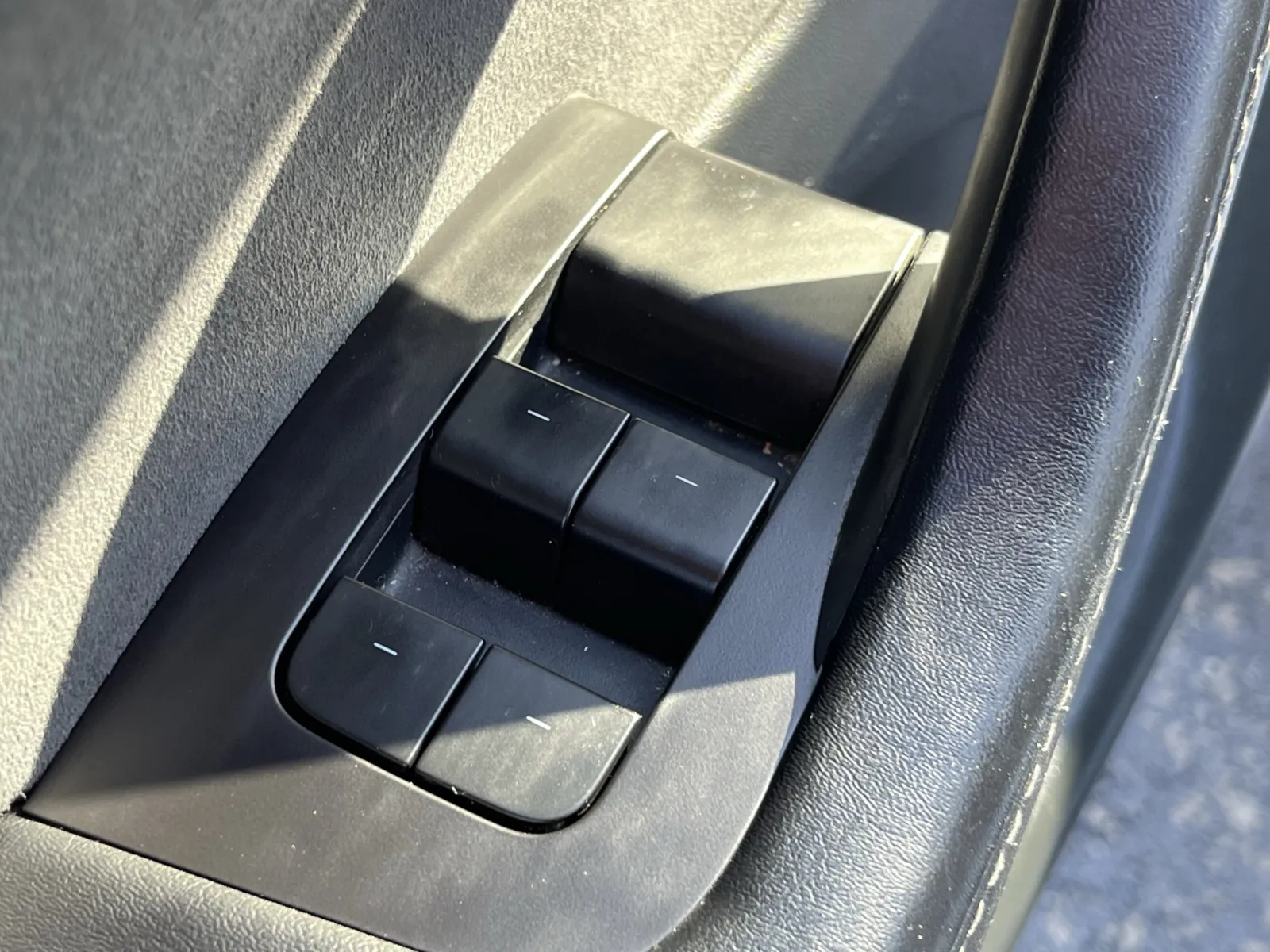 Tesla Model Y photo 23