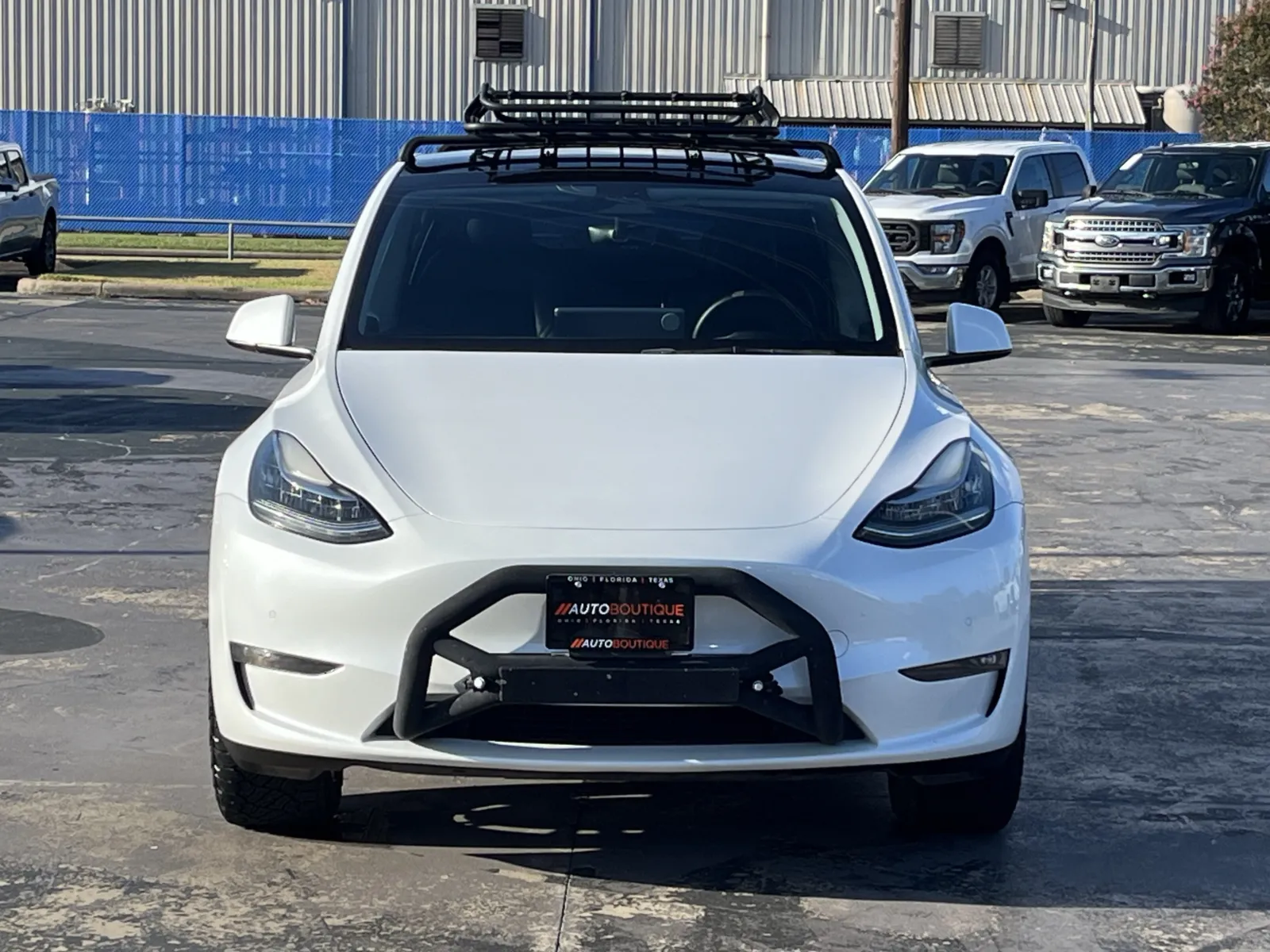 Tesla Model Y photo 4